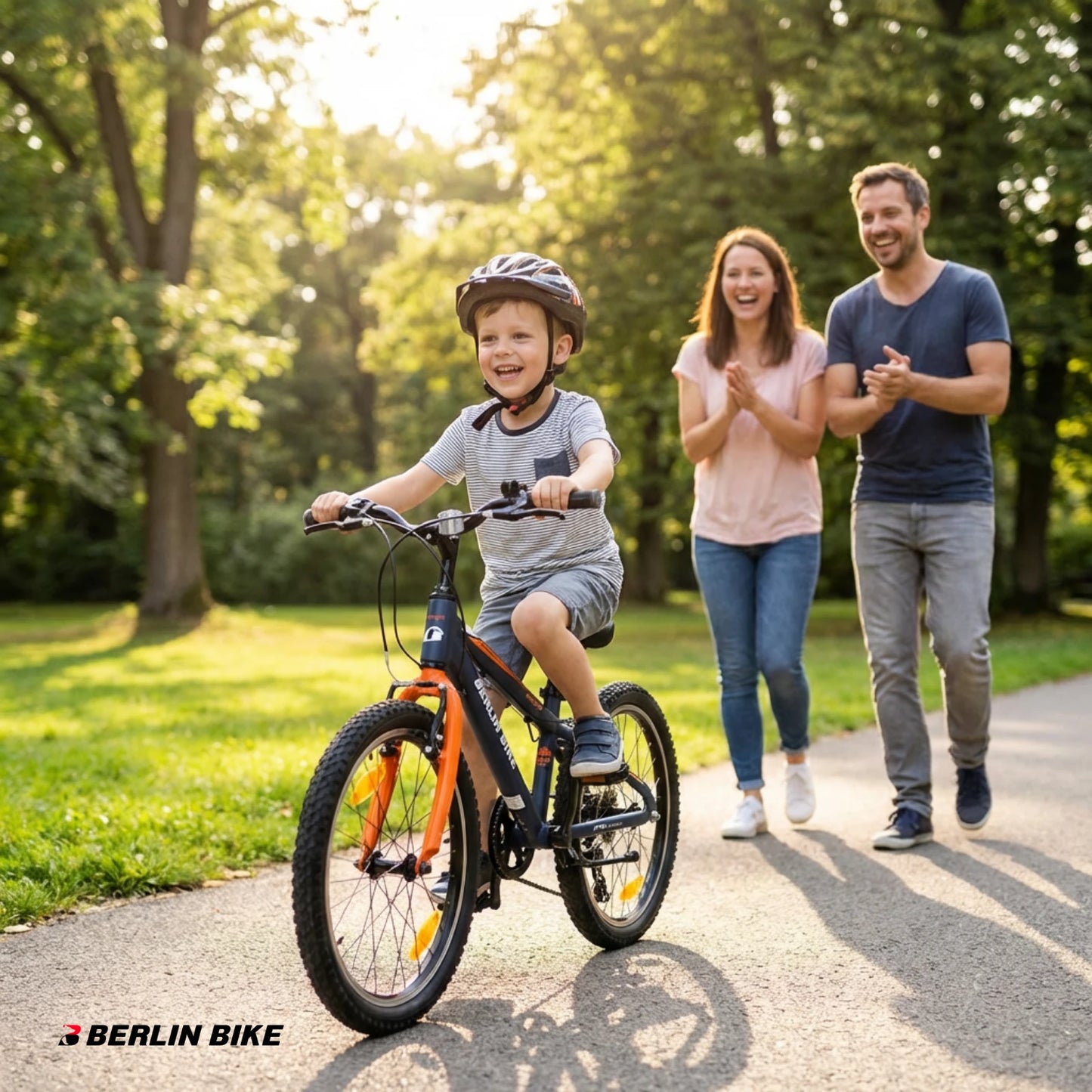 Berlin Bike Grizz Kinderfahrrad 20 Zoll, Orange lifestyle junge faehrt fahrrad im park 1080x1080