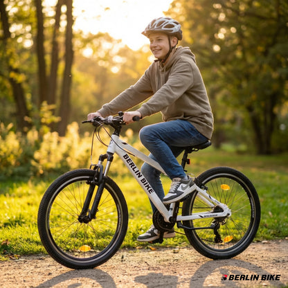 Berlin Bike MTB1 Youth Mountain Bike 24 Inch, Zoll weiss lifestyle junge faehrt fahrrad im park 1080x1080