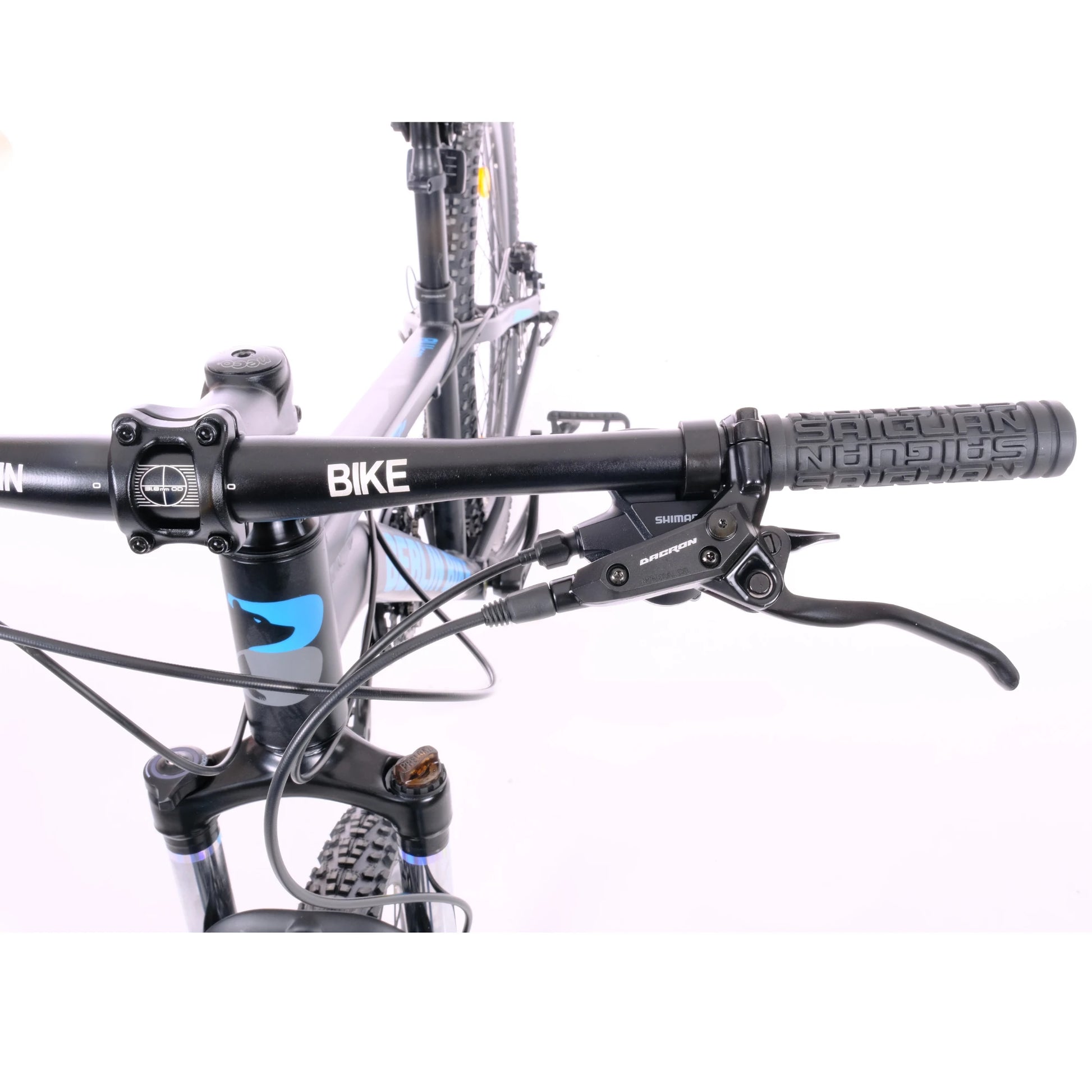 Berlin Bike MTB1 Mountain Bike, 26 zoll schwarz bremshebel und schaltgriff am lenker detail 1080x1080