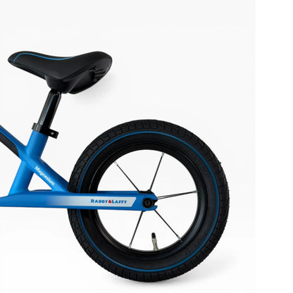 Berlin Bike Raddy Laffy Balance Bike 12 Inch, 12zoll blau magnesium superleicht rechte seitenansicht hinter 2000px 2000px