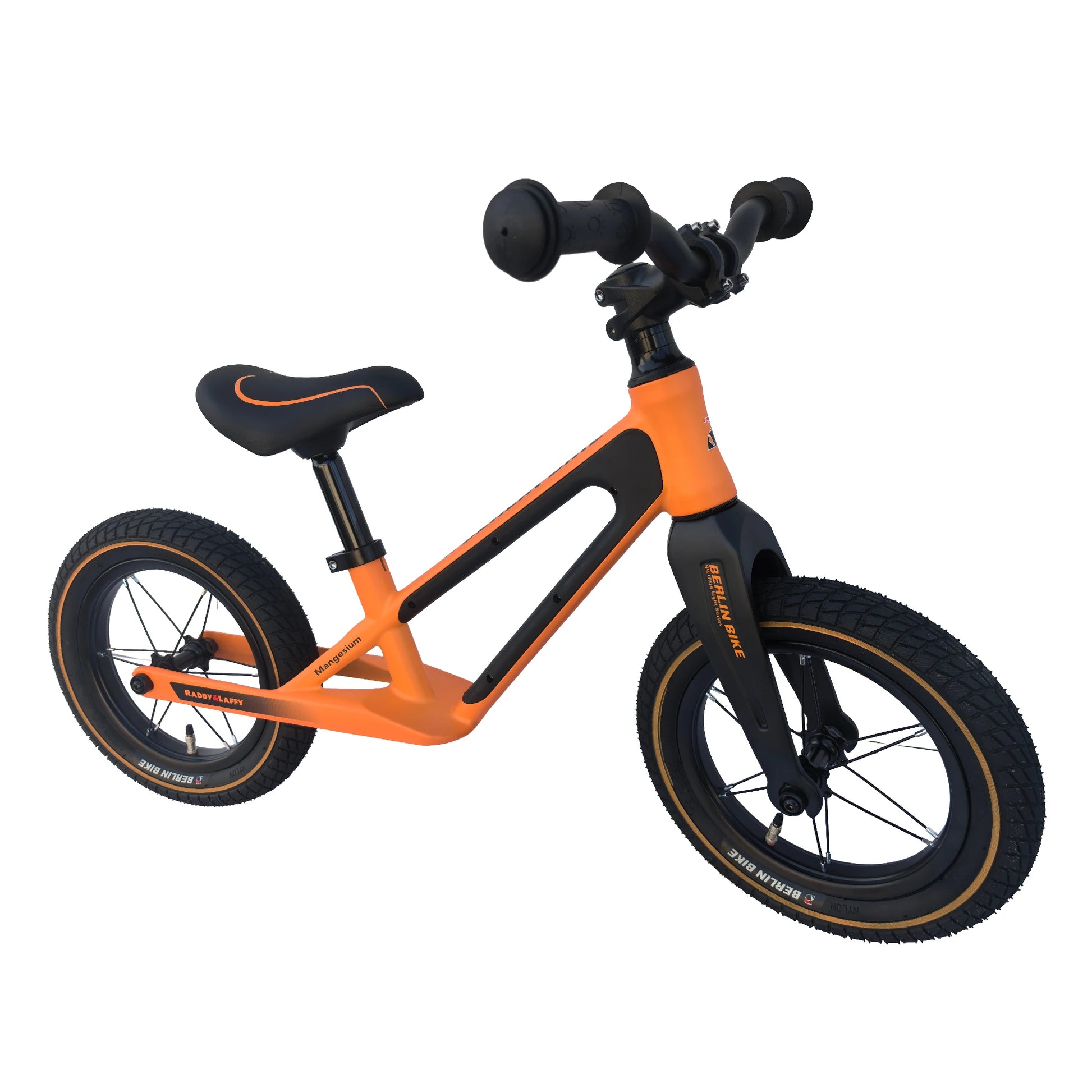 Berlin Bike Raddy Laffy Balance Bike 12 Inch, 12zoll orange magnesium superleicht 45grad frontansicht 1080x1080