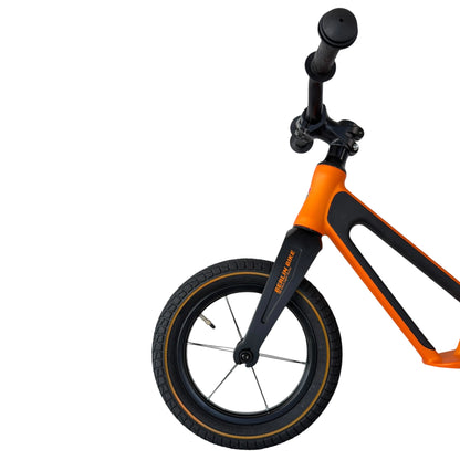 Berlin Bike Raddy Laffy Balance Bike 12 Inch, 12zoll orange magnesium superleicht seitenansicht vorne 2 2000px 2000px