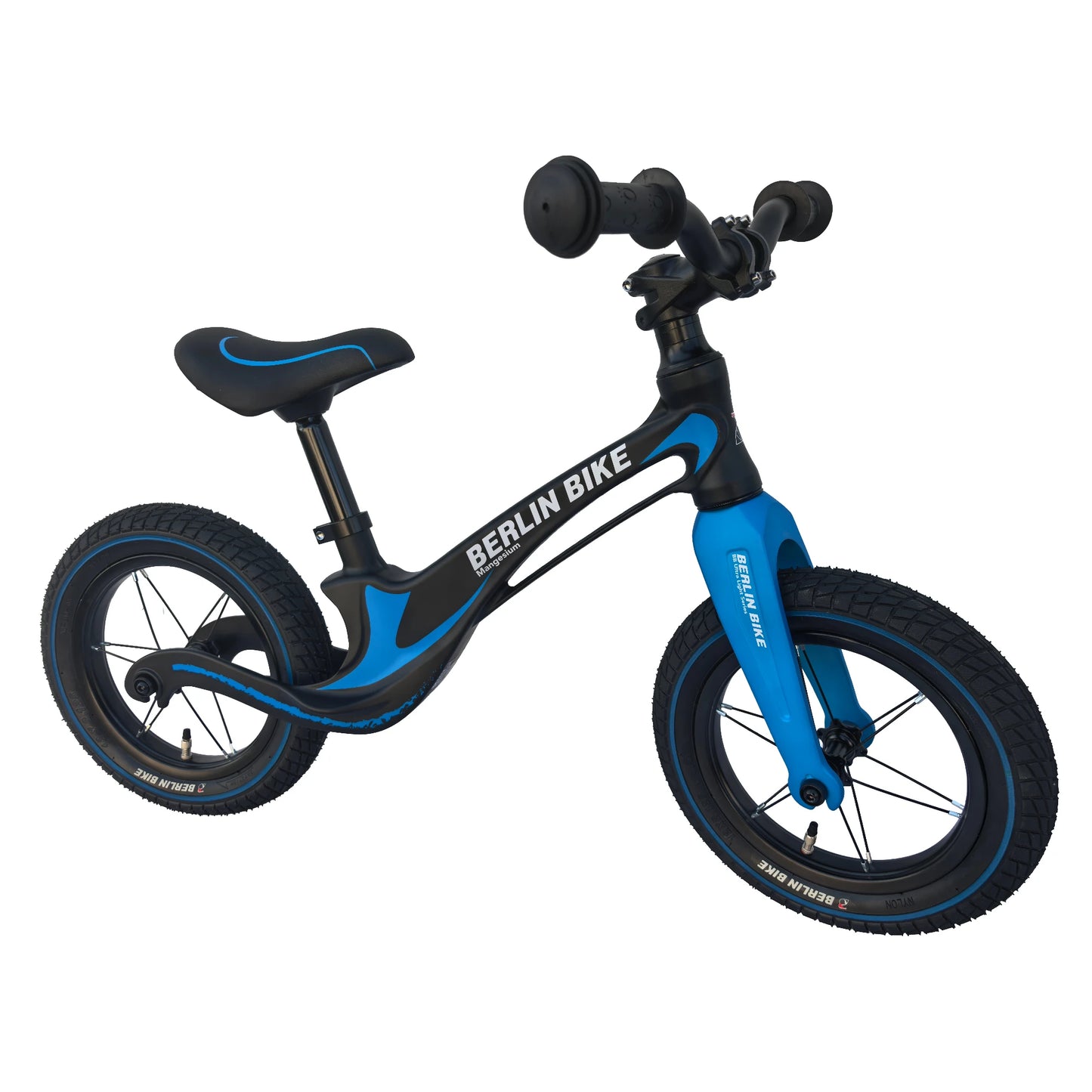 Berlin Bike Rolly Growy Balance Bike 12 Inch, 12zoll blau magnesium superleicht 45grad frontansicht 2000px 2000px