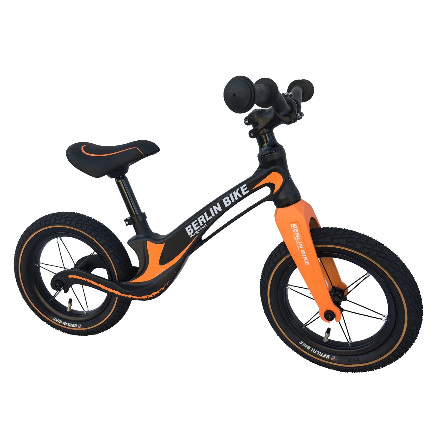 Berlin Bike Rolly Growy Balance Bike 12 Inch, 12zoll orange magnesium superleicht 45grad frontansicht 1080x1080